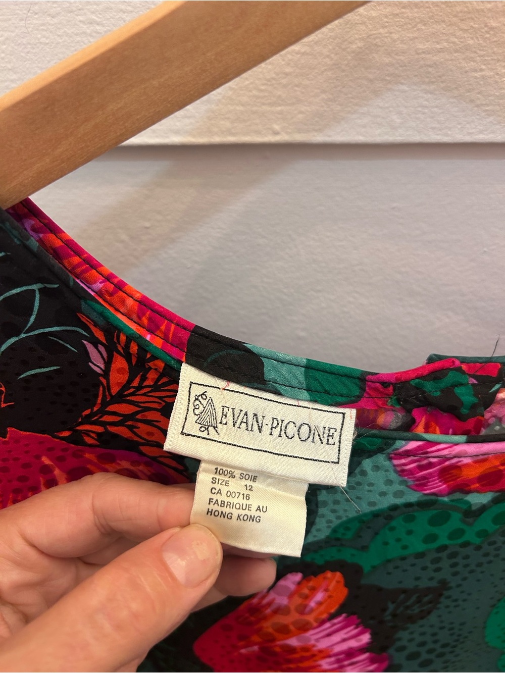 Vintage Evan Picone Green and Pink Floral Long-Sleeve Crewneck Top in SILK - Picture 4 of 8
